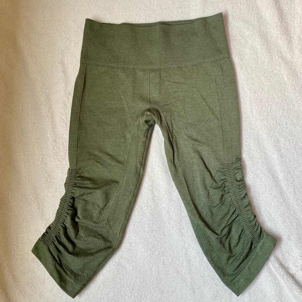 Lululemon Seamless Cropped Leggings
